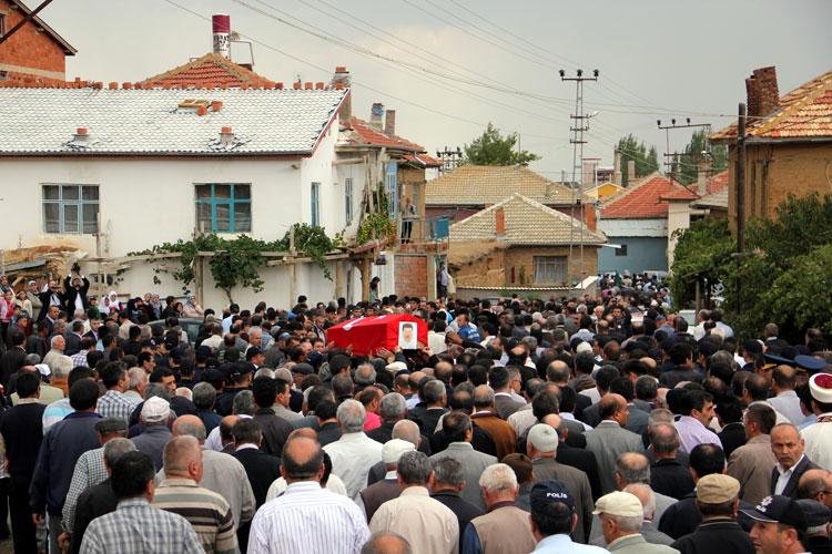  Konya'da şehit polise son görev