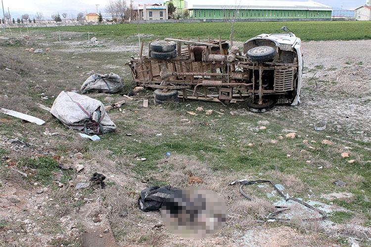 Konya'da trafik kazası: 2 ölü, 3 yaralı