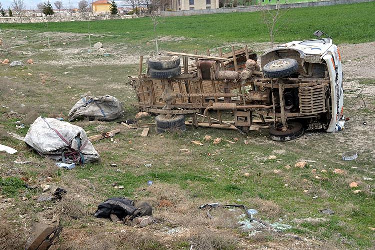 Konya'da trafik kazası: 2 ölü, 3 yaralı