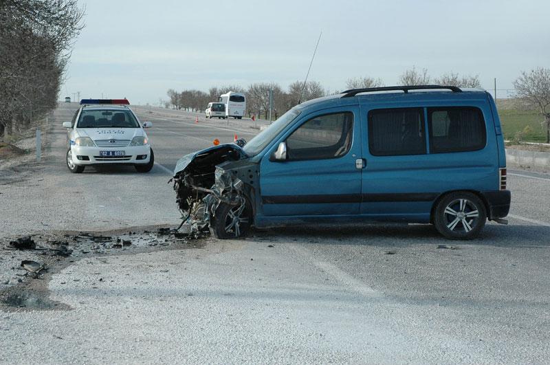  Konya-Karaman yolunda kaza: 3 ölü