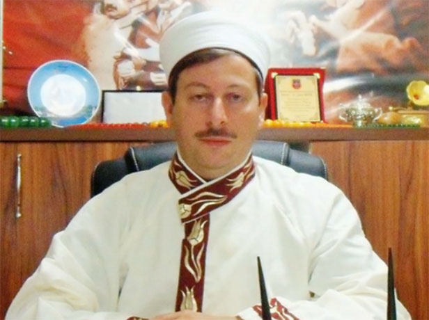 ''Ruhu çıplak, başı kapalı türbanlılar...''