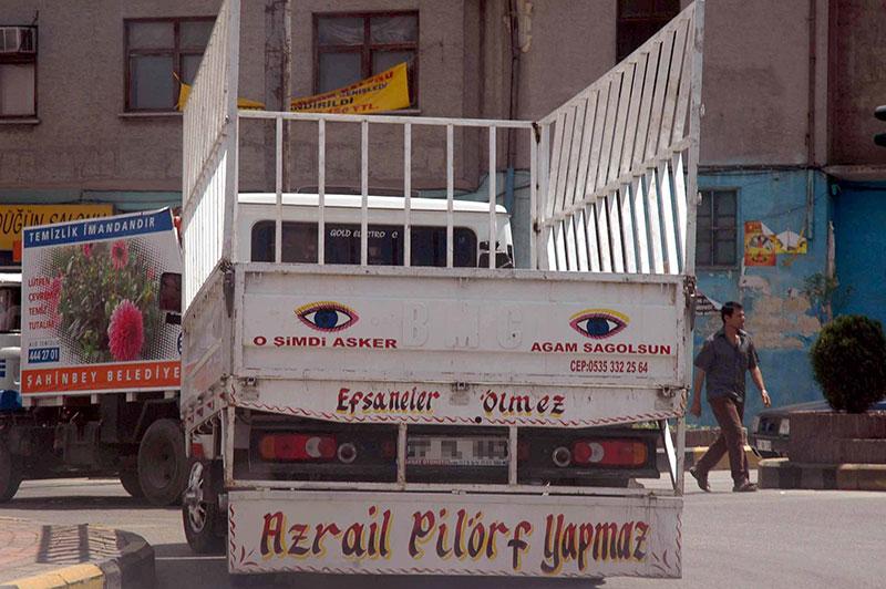 Akıllarda kalan kamyon arkası yazıları