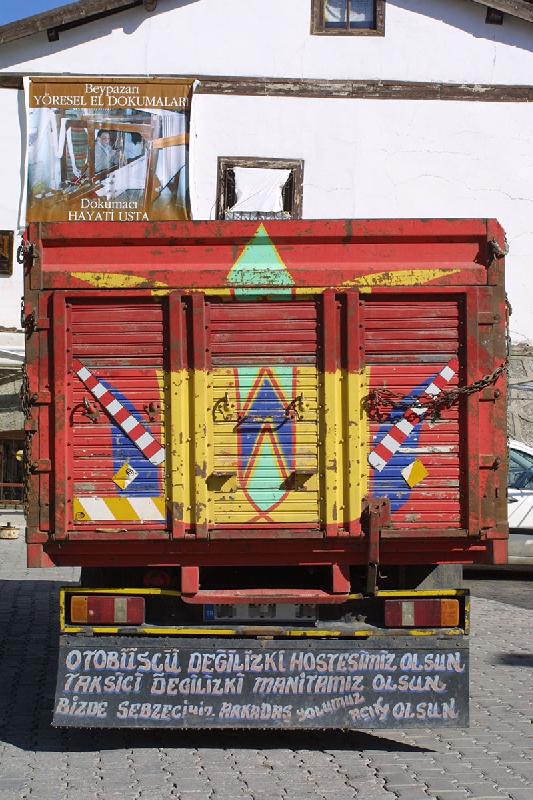 Akıllarda kalan kamyon arkası yazıları