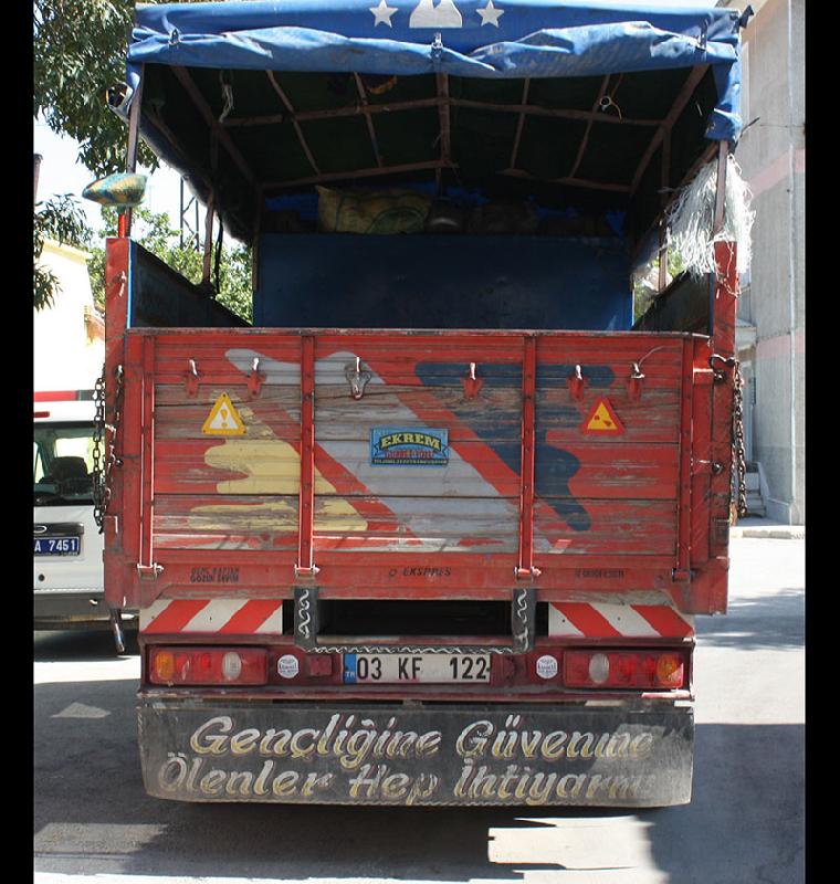 Akıllarda kalan kamyon arkası yazıları