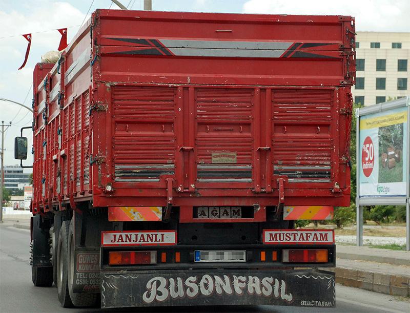 Akıllarda kalan kamyon arkası yazıları