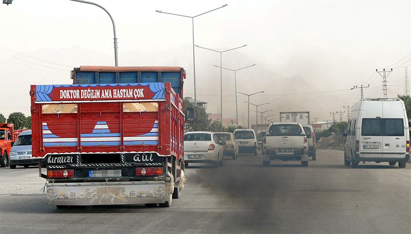 Akıllarda kalan kamyon arkası yazıları