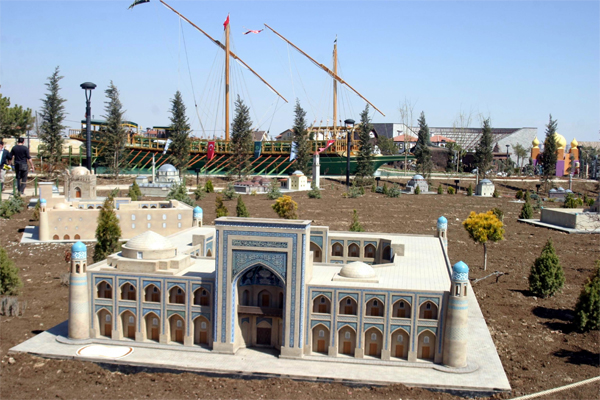 '80 Binde Devr-i Alem Parkı' hizmete açıldı