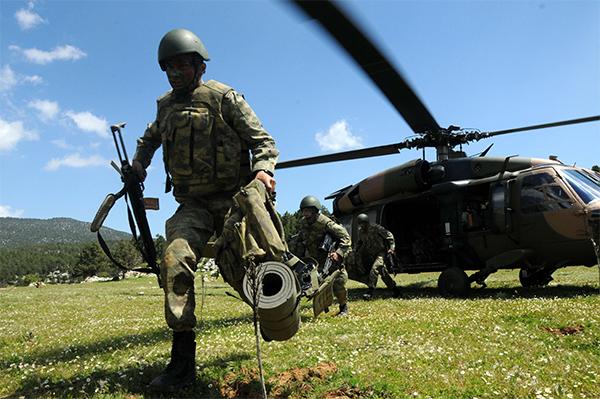Kertenkele ve kurbağa yiyerek hayatta kaldılar