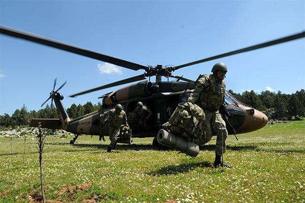 Kertenkele ve kurbağa yiyerek hayatta kaldılar