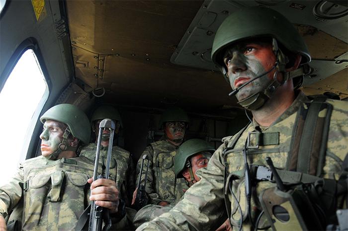 Kertenkele ve kurbağa yiyerek hayatta kaldılar