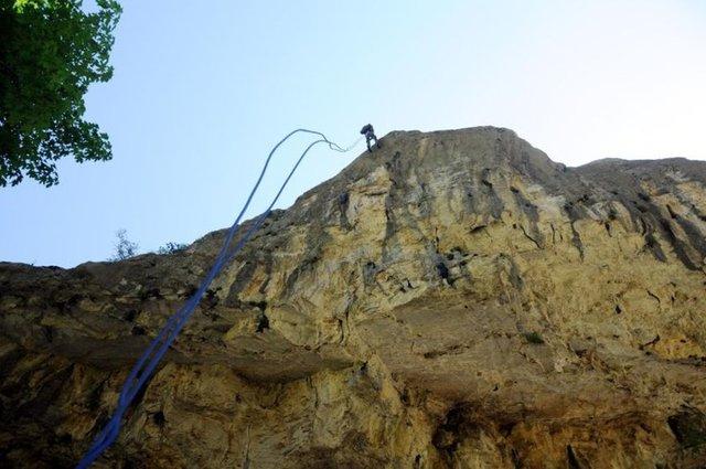 Kertenkele ve kurbağa yiyerek hayatta kaldılar