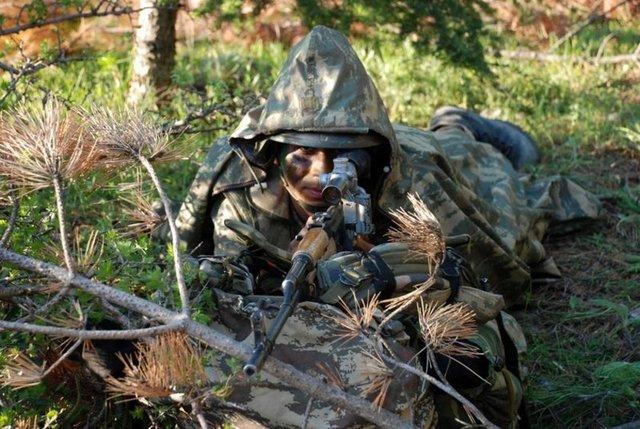 Kertenkele ve kurbağa yiyerek hayatta kaldılar