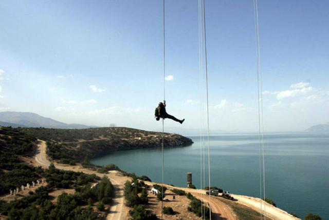 Kertenkele ve kurbağa yiyerek hayatta kaldılar