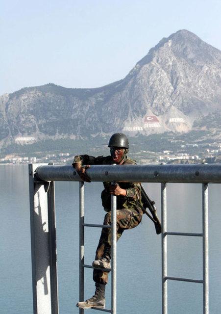 Kertenkele ve kurbağa yiyerek hayatta kaldılar