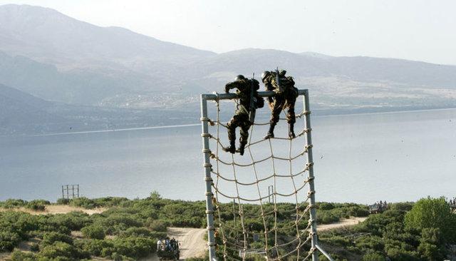 Kertenkele ve kurbağa yiyerek hayatta kaldılar