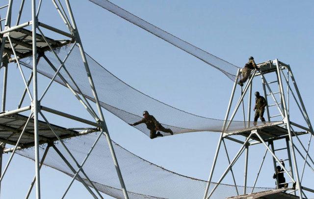 Kertenkele ve kurbağa yiyerek hayatta kaldılar