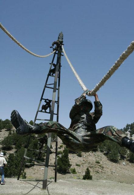 Kertenkele ve kurbağa yiyerek hayatta kaldılar