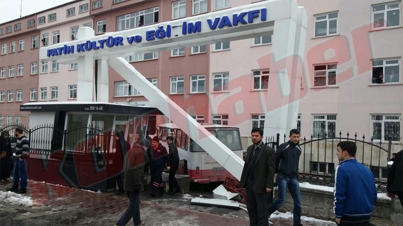 Konya'da belediye otobüsü kaza yaptı: 1 ölü, 4 yaralı 