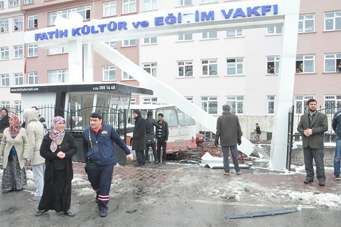 Konya'da belediye otobüsü kaza yaptı: 1 ölü, 4 yaralı 