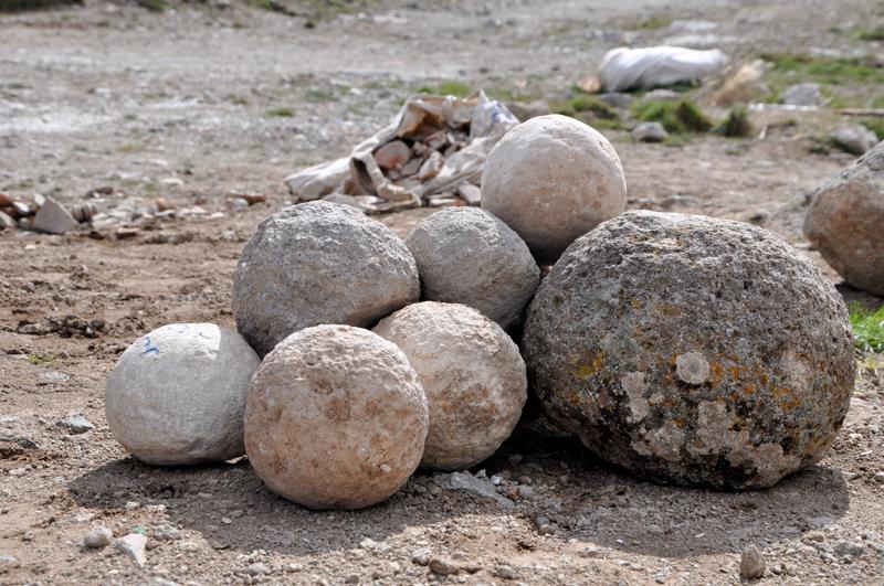 Takkeli Dağ'da Fatih Sultan Mehmet'in gülleleri bulundu