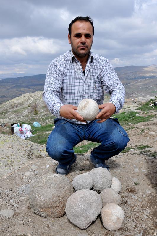 Takkeli Dağ'da Fatih Sultan Mehmet'in gülleleri bulundu