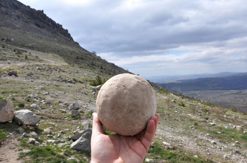 Takkeli Dağ'da Fatih Sultan Mehmet'in gülleleri bulundu