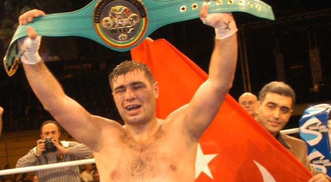 Sinan Şamil Sam yaşamını yitirdi