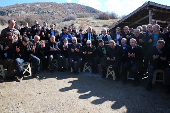 Şehit babası Vali Erol'a sarıldı: Vatan sağolsun