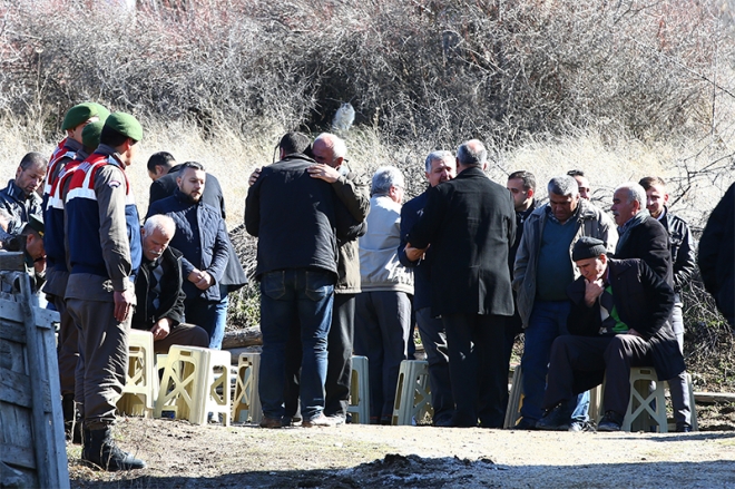 Şehit babası Vali Erol'a sarıldı: Vatan sağolsun