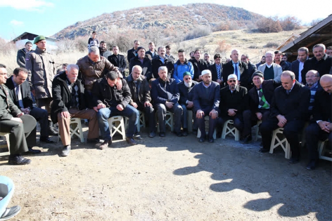 Şehit babası Vali Erol'a sarıldı: Vatan sağolsun