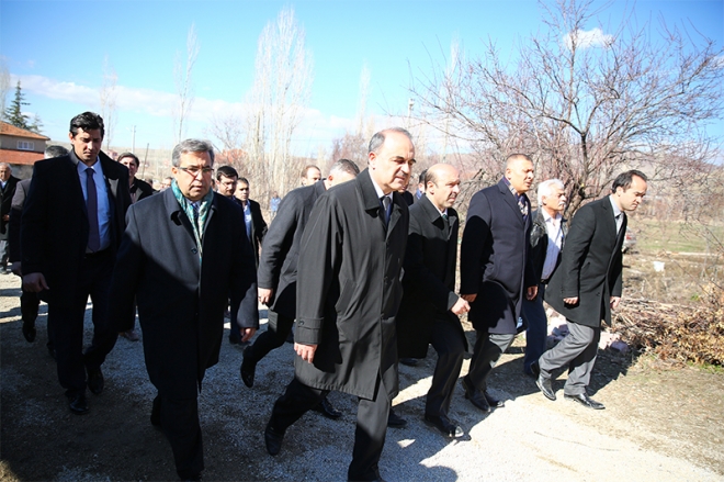 Şehit babası Vali Erol'a sarıldı: Vatan sağolsun