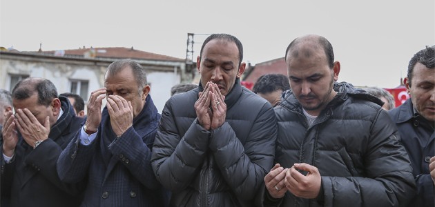 Umut Bulut, babasını gözyaşlarıyla uğurladı