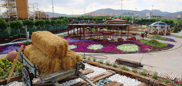 250 bin çiçeğin yer aldığı Selçuklu Çiçek Bahçesi ilgi görüyor