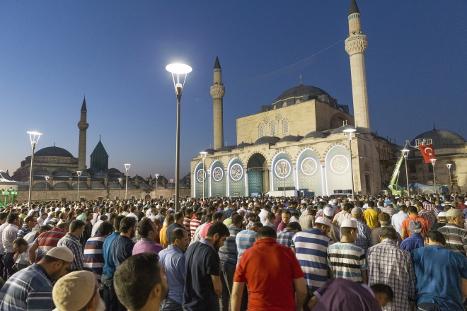 Konya'da halk sokağa döküldü