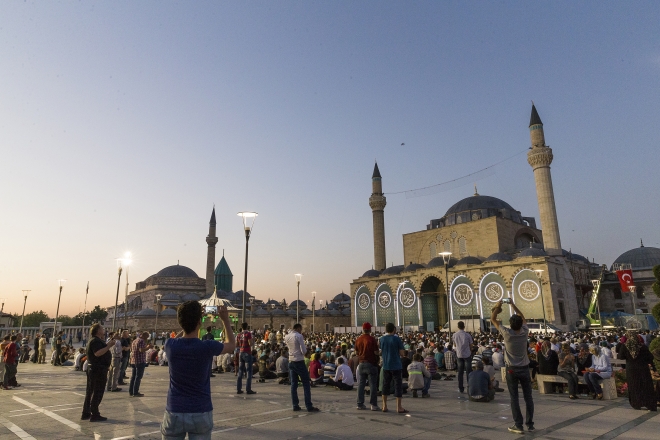 Konya'da halk sokağa döküldü