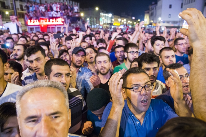 Konya'da halk sokağa döküldü