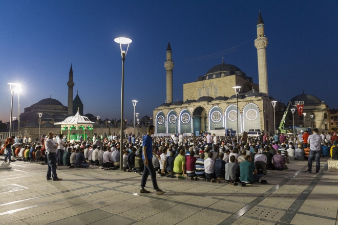 Konya'da halk sokağa döküldü