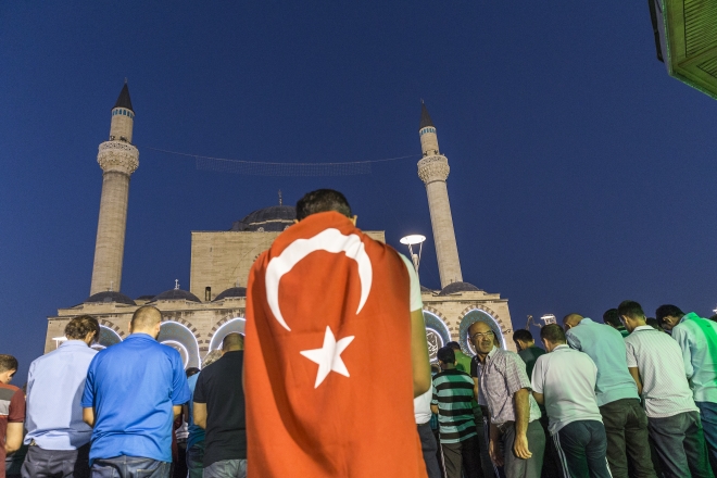Konya'da halk sokağa döküldü