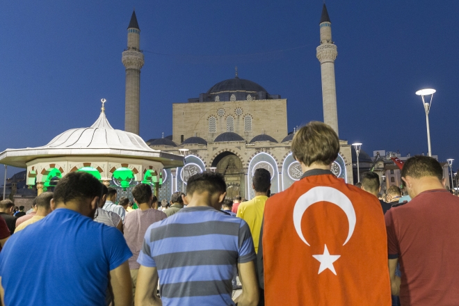 Konya'da halk sokağa döküldü