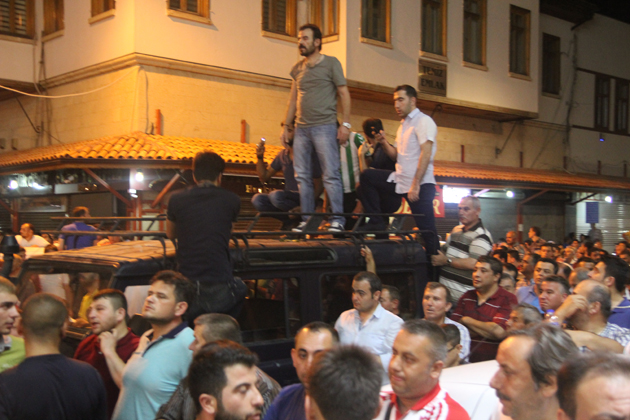 Konya'da halk sokağa döküldü