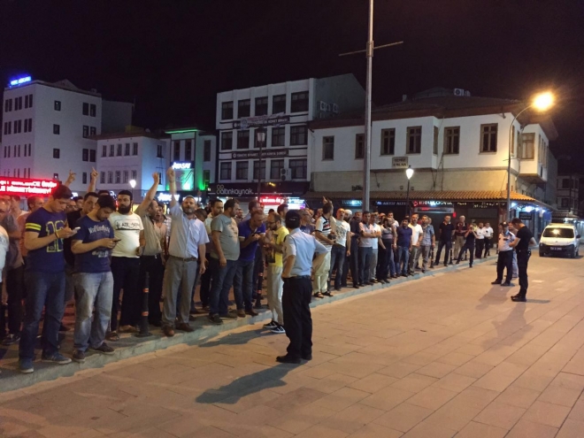 Konya'da halk sokağa döküldü