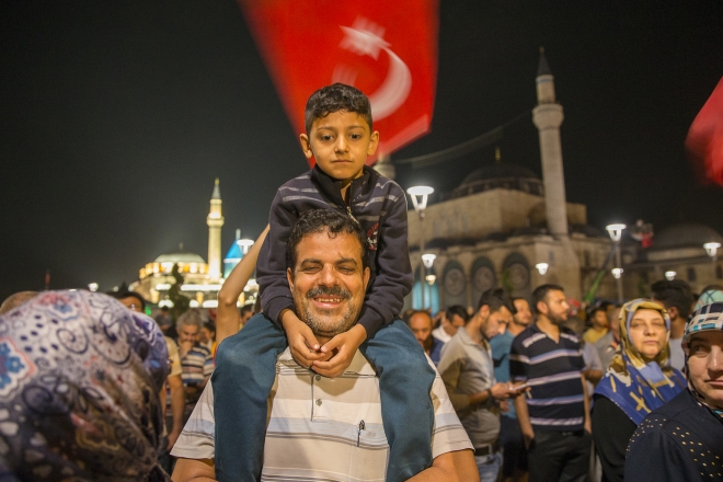 Konya'da halk sokağa döküldü