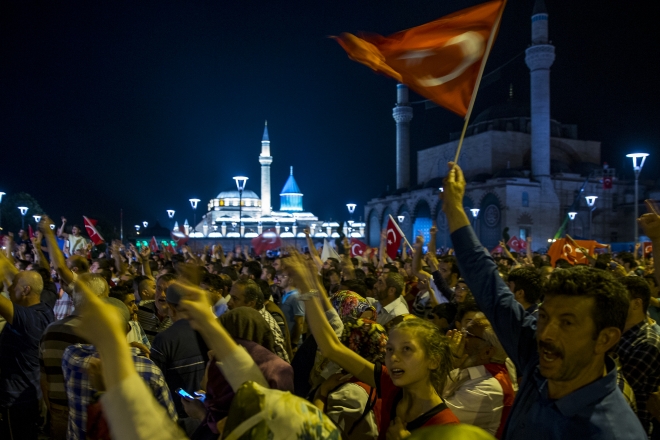 Konya'da halk sokağa döküldü
