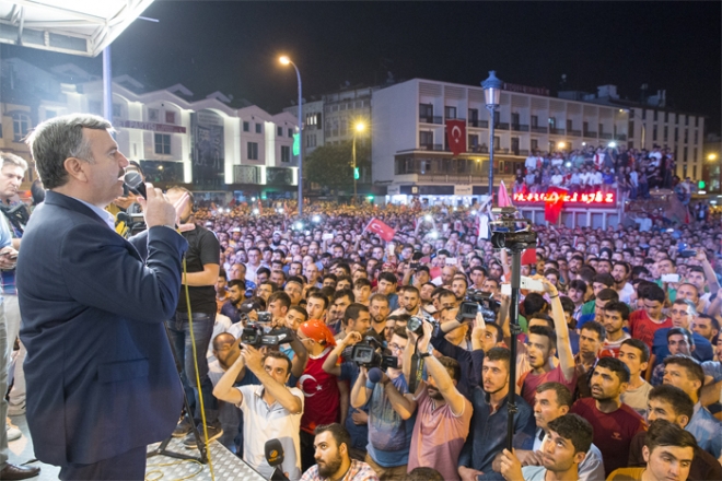 Konya'da halk sokağa döküldü
