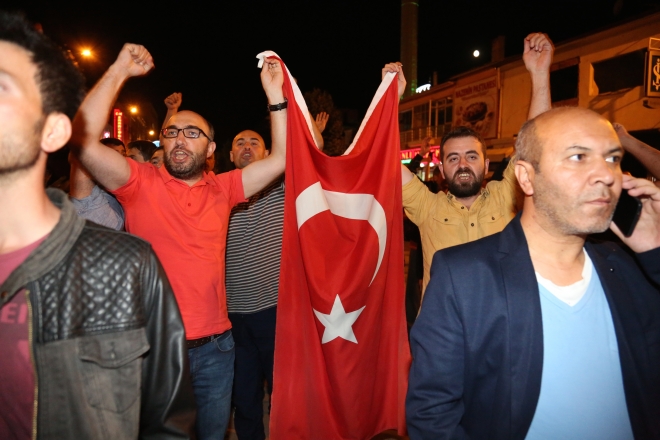 Konya'da halk sokağa döküldü