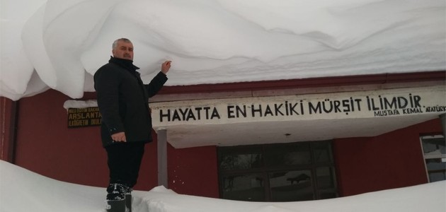 Konya'nın bir bölgesinde kar kalınlığı 4 metreyi buldu