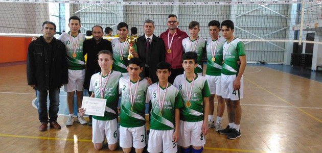 Karapınar Anadolu İmam Hatip Lisesi Voleybol Takımı şampiyon oldu