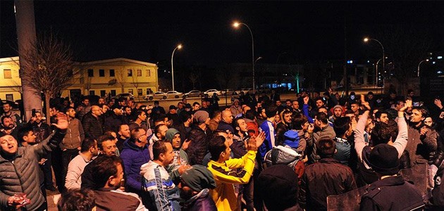 Bursaspor otobüsünde futbolculara saldırı