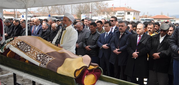 Şehit Halisdemir'in annesi Fadimana Halisdemir toprağa verildi