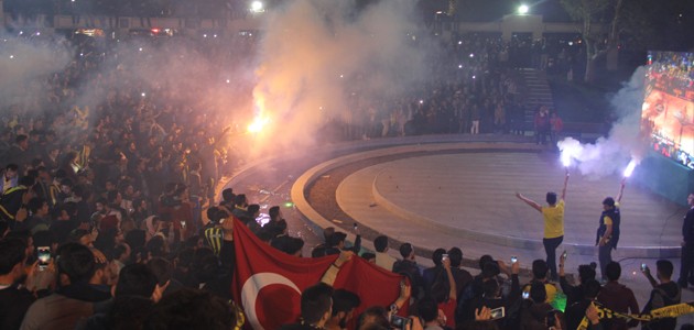 F.Bahçe’nin maçı Konya’da dev ekrandan izlendi